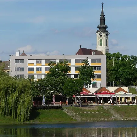 Napsugár Szálló * Baja