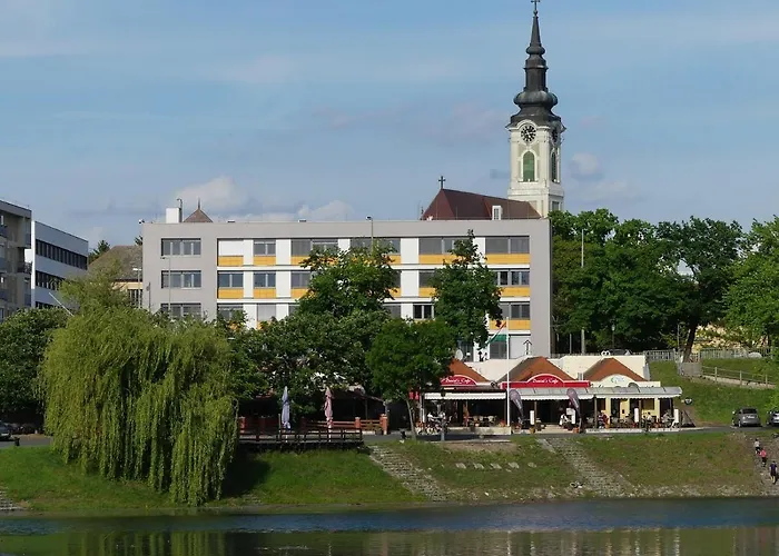 Napsugar Szallo * Baja